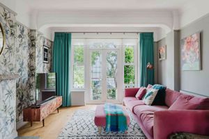 Lounge- click for photo gallery